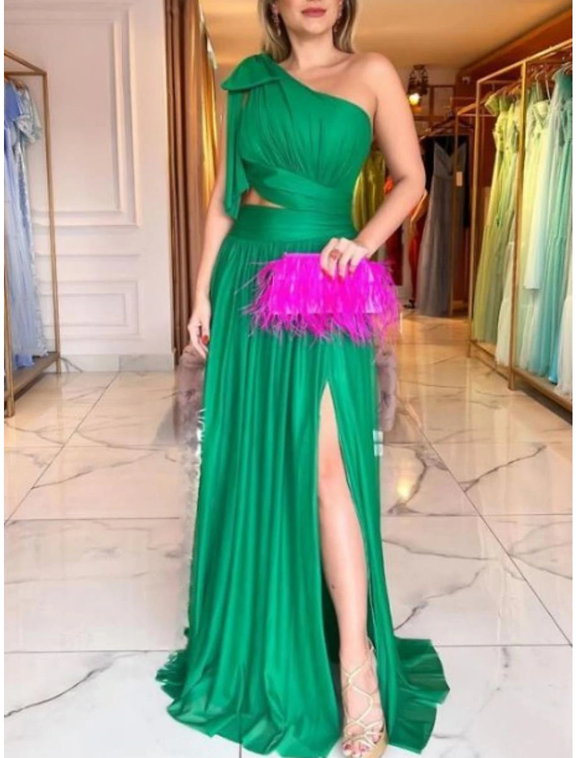 Vestito elegante rosso verde natalizio a tubino, abito da compleanno, lunghezza pavimento, senza maniche, monospalla in chiffon con fiocco(i) glitterato e pieghe