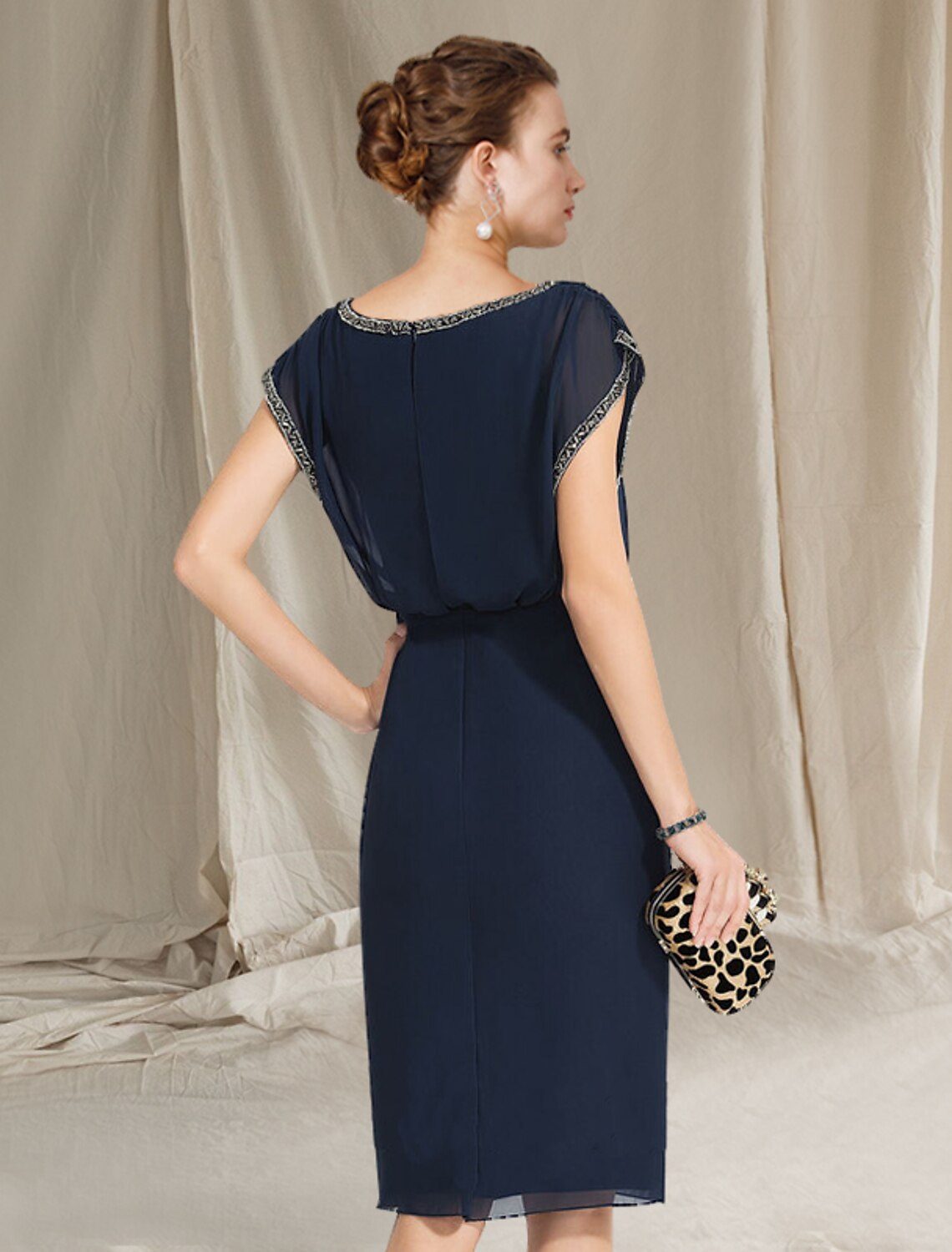 Sheath / Column Mother of the Bride Dress Plus Size Elegant Jewel Neck Knee Length Chiffon Cap Sleeve with Beading