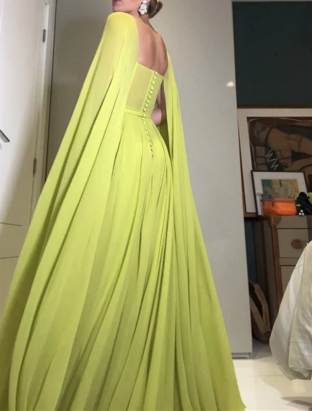 Green Chiffon A-Line Sweetheart Floor-Length Evening Dress with Integrated Cape