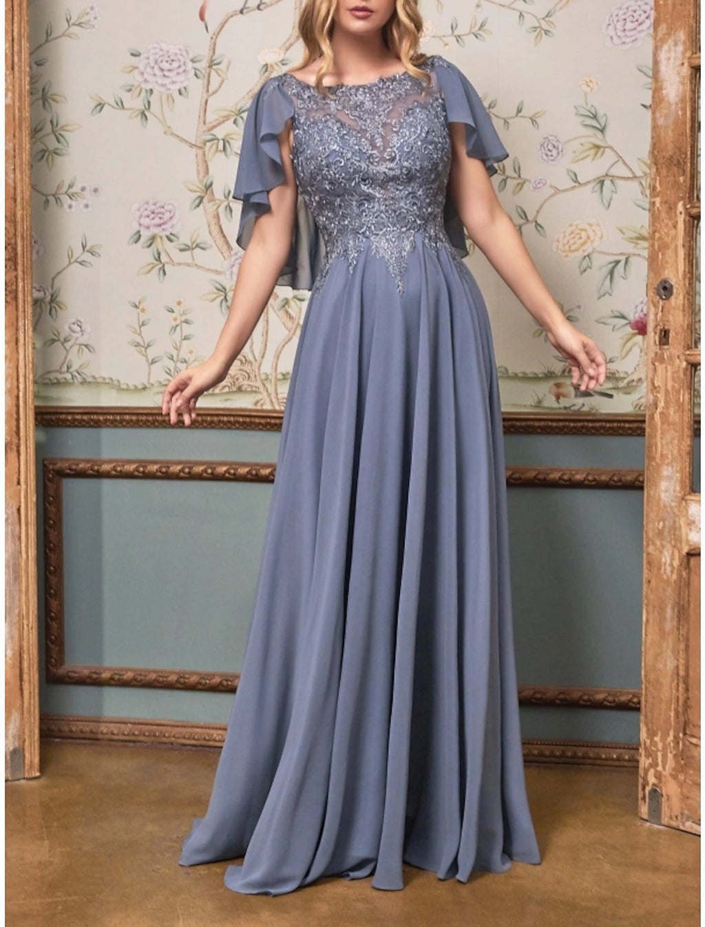 Abiti da sposa a tubino/colonna, eleganti, lunghi fino al pavimento, a maniche corte, con scollo gioiello, in chiffon con pieghe e volant