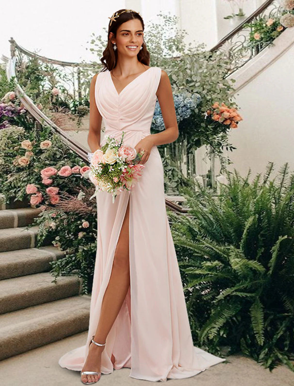 Abito da damigella d'onore a trapezio, elegante, senza maniche, in chiffon, lungo fino al pavimento, con spacco frontale e arricciature
