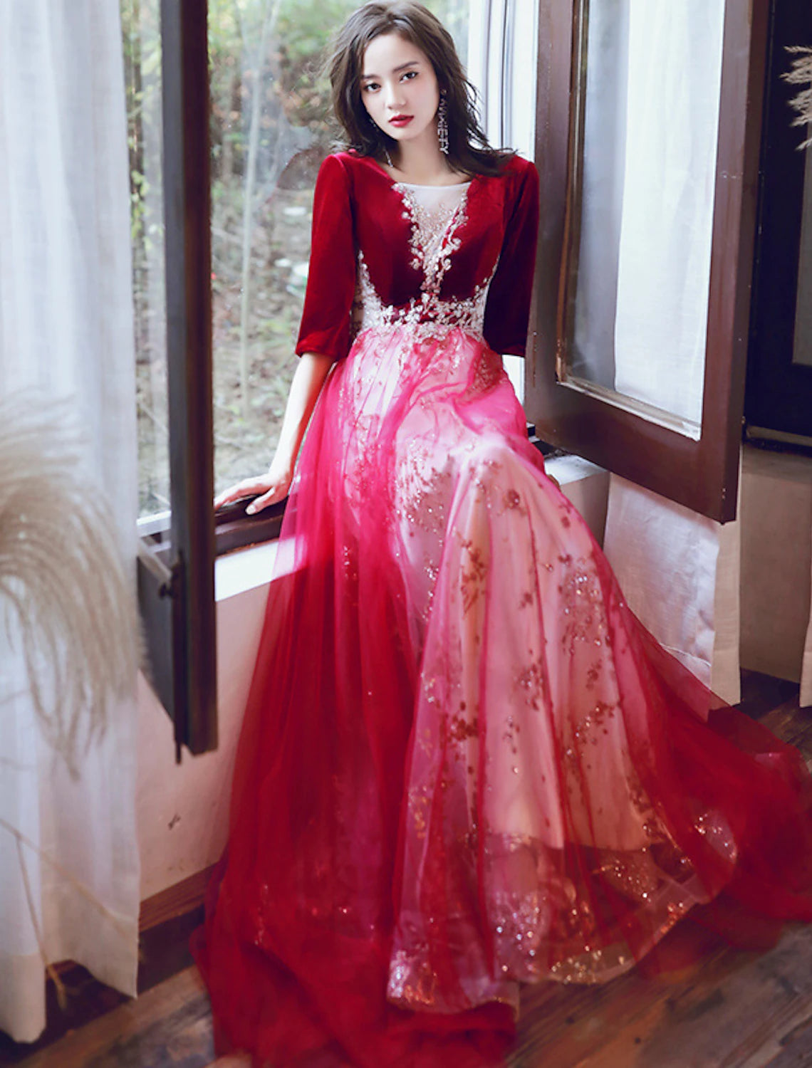 Vestido de fiesta formal de noche con corte A y brillantes, escote ilusión, media manga, largo hasta el suelo, de terciopelo con apliques de lentejuelas