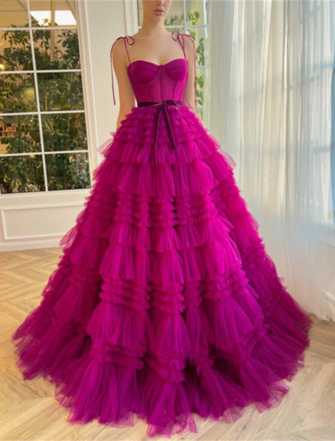 Vestido de noche, vestido de fiesta, vestido abullonado, boda, fiesta, cumpleaños, largo hasta el suelo, sin mangas, tirantes finos, tul con volantes, con tiras