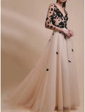 Abito da sera a trapezio, elegante, color oro champagne, formale, da ospite, con strascico a ruota, manica lunga, scollo a V, in tulle con ricamo