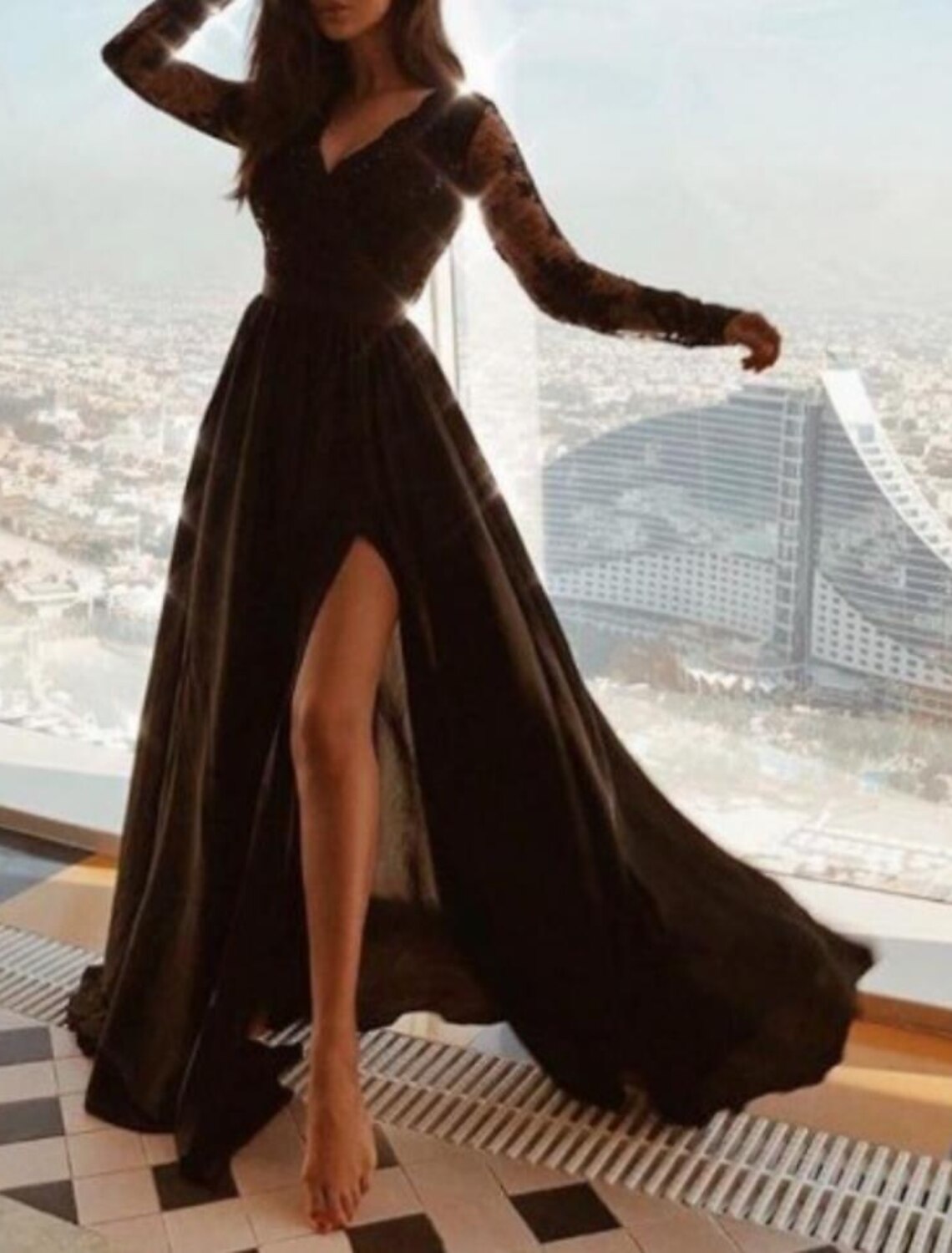 Beach Gothic Wedding Dresses in Color Black Wedding Dresses A-Line V Neck Long Sleeve Floor Length Chiffon Bridal Gowns With Appliques Split Front