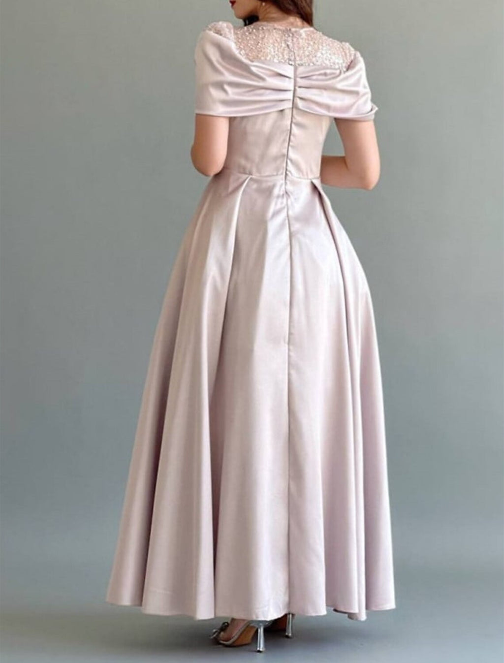 Vestido de noche elegante de corte A para invitada de boda, baile de graduación, largo hasta el suelo, sin mangas, cuello joya, satén con perlas fruncidas y lentejuelas