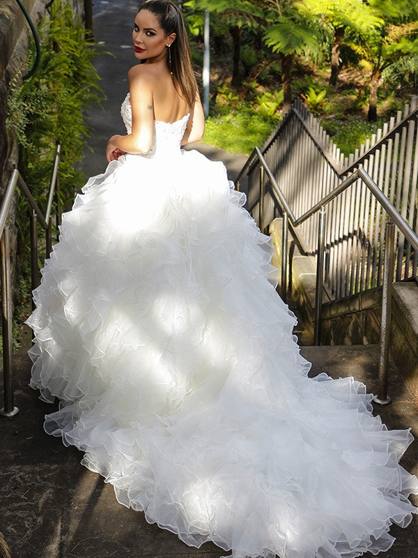 Vestidos de novia de organza sin mangas con lentejuelas y escote corazón con cola capilla