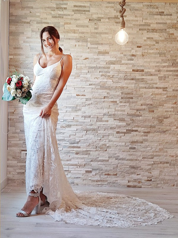 Abiti da sposa a tubino/colonna con applicazioni in pizzo e spalline sottili, senza maniche e strascico