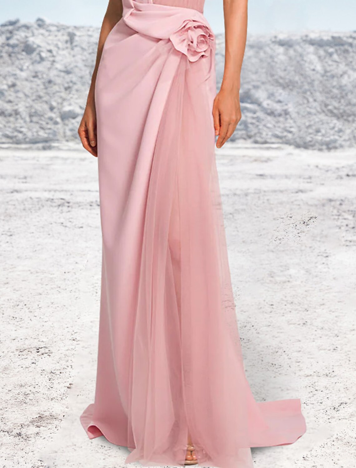 Abito da sera a sirena/tromba, abito da festa, formale, da invitato a nozze, con strascico a ruota, senza maniche, scollo all'americana, in raso con arricciature