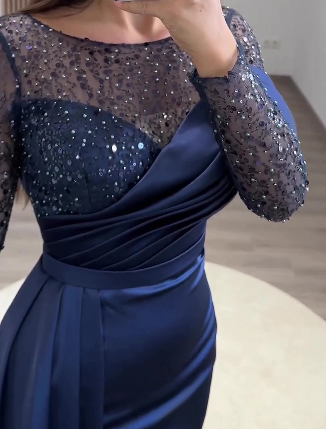 Vestido de sirena, vestido de noche, vestido rojo y verde, vestido formal de boda, para invitados, cola de corte, manga larga, cuello joya, charmeuse con perlas fruncidas y lentejuelas