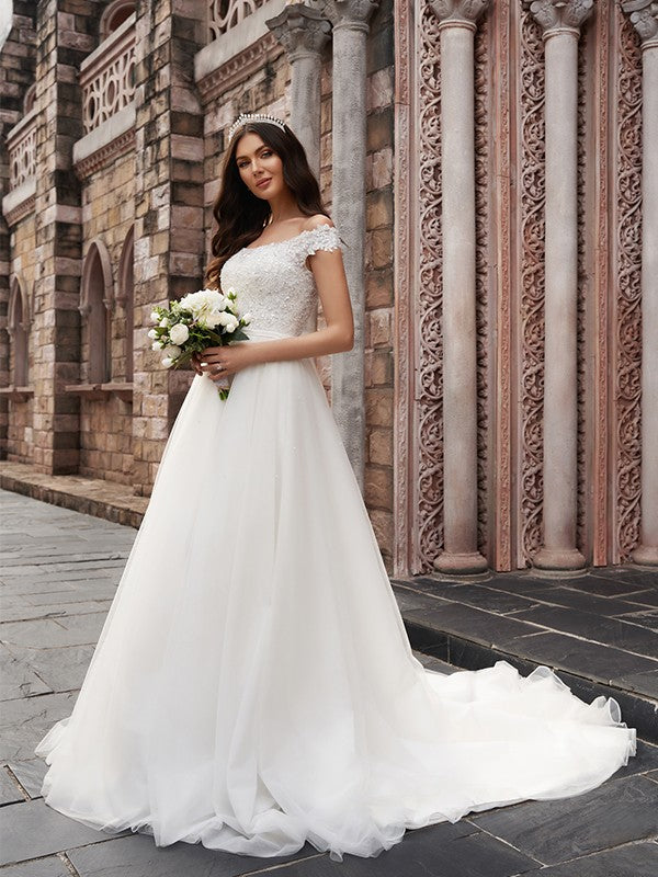 Vestidos de novia de corte A/princesa con apliques, hombros descubiertos, sin mangas, de tul y cola de corte