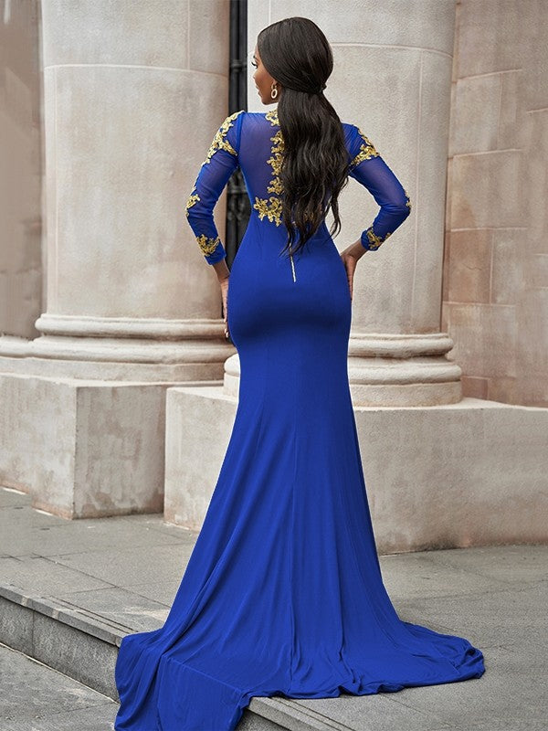 Abiti a tromba/sirena con applicazioni, maniche lunghe, collo alto, in jersey, con strascico a ruota