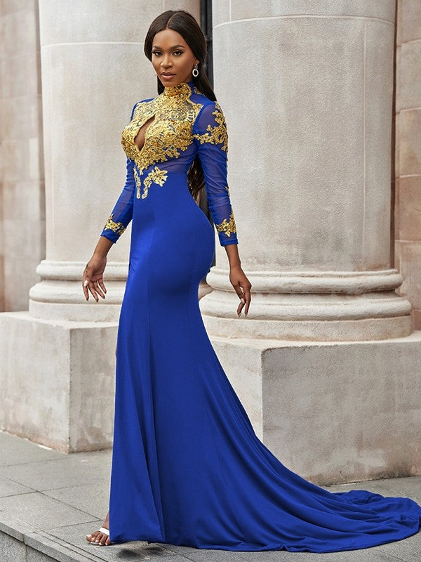 Abiti a tromba/sirena con applicazioni, maniche lunghe, collo alto, in jersey, con strascico a ruota