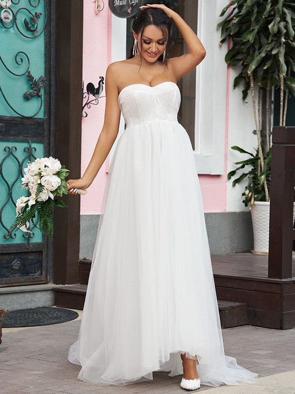 Vestidos de novia de corte A/princesa, de tul, con volantes, escote corazón, sin mangas y cola larga