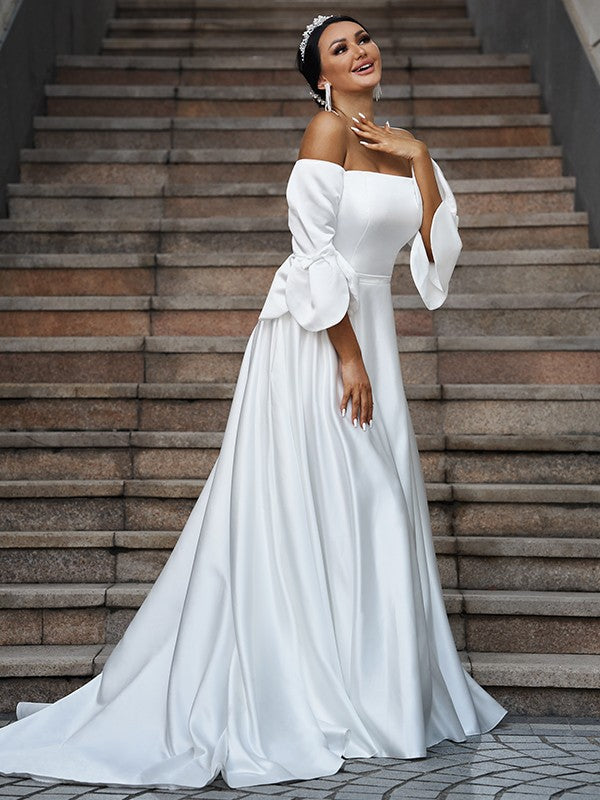 Abiti da sposa in stile principessa/a, in charmeuse, con volant, spalle scoperte, maniche a 3/4 e strascico a ruota