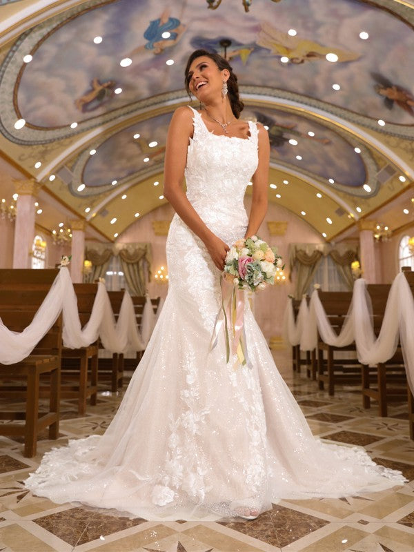 Vestidos de novia con escote tubo/columna, apliques de encaje, tirantes, sin mangas y cola larga