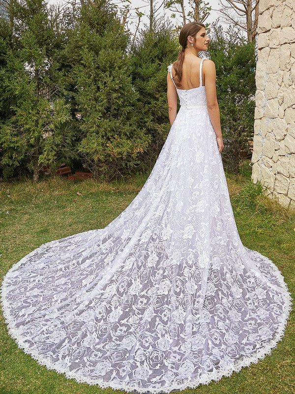 Vestidos de novia de corte A/princesa con encaje, tirantes finos, sin mangas y cola capilla