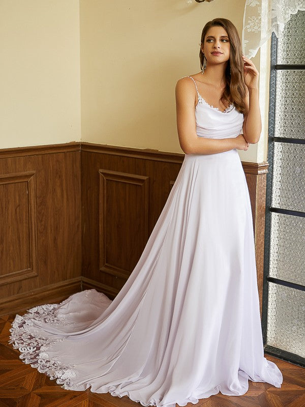 Abiti da sposa in chiffon e pizzo, senza maniche, con strascico a cappella, a trapezio/principessa