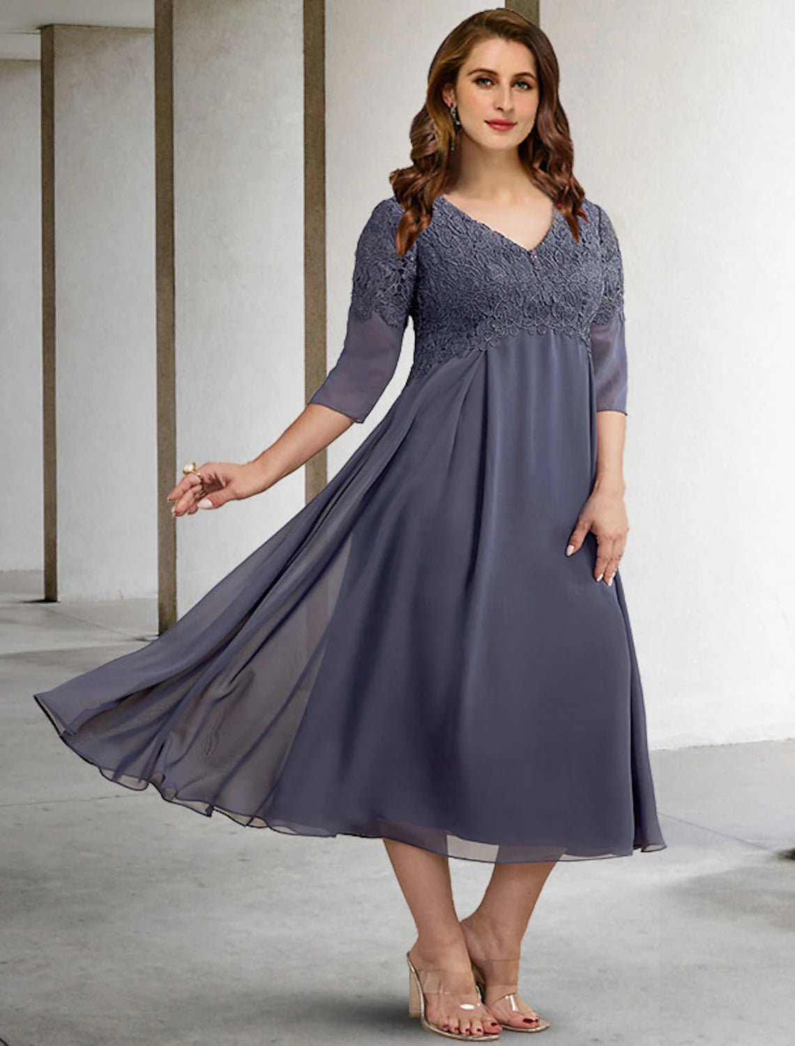Abiti da cerimonia per la madre della sposa, eleganti, a trapezio, taglie forti, con scollo a V, in chiffon, con bottoni e applicazioni, lunghezza tè