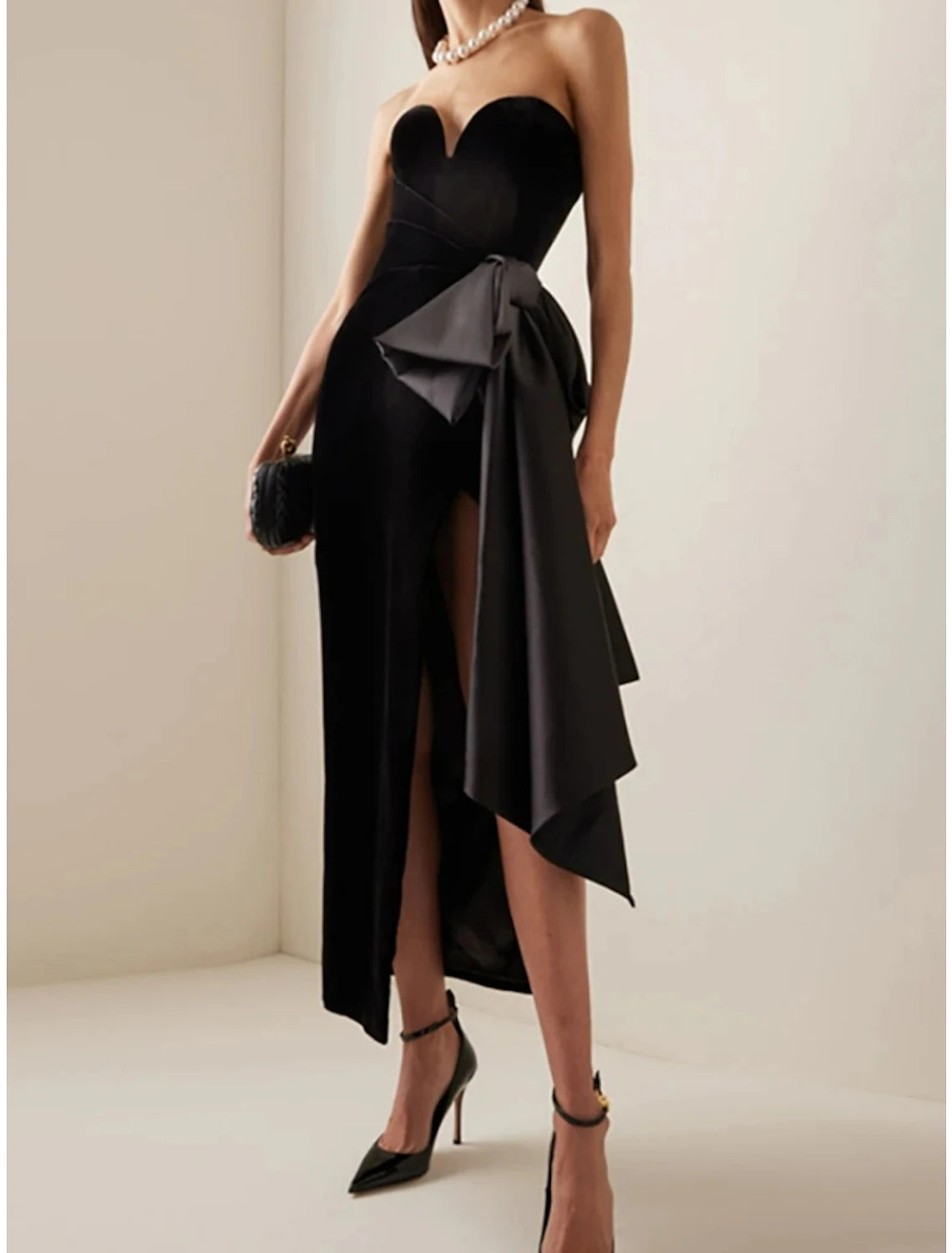 Vestidos de cóctel de corte tubo/columna Vestido elegante Vestido formal negro Hasta los tobillos Sin mangas Escote corazón Satén con lazo(s) Abertura