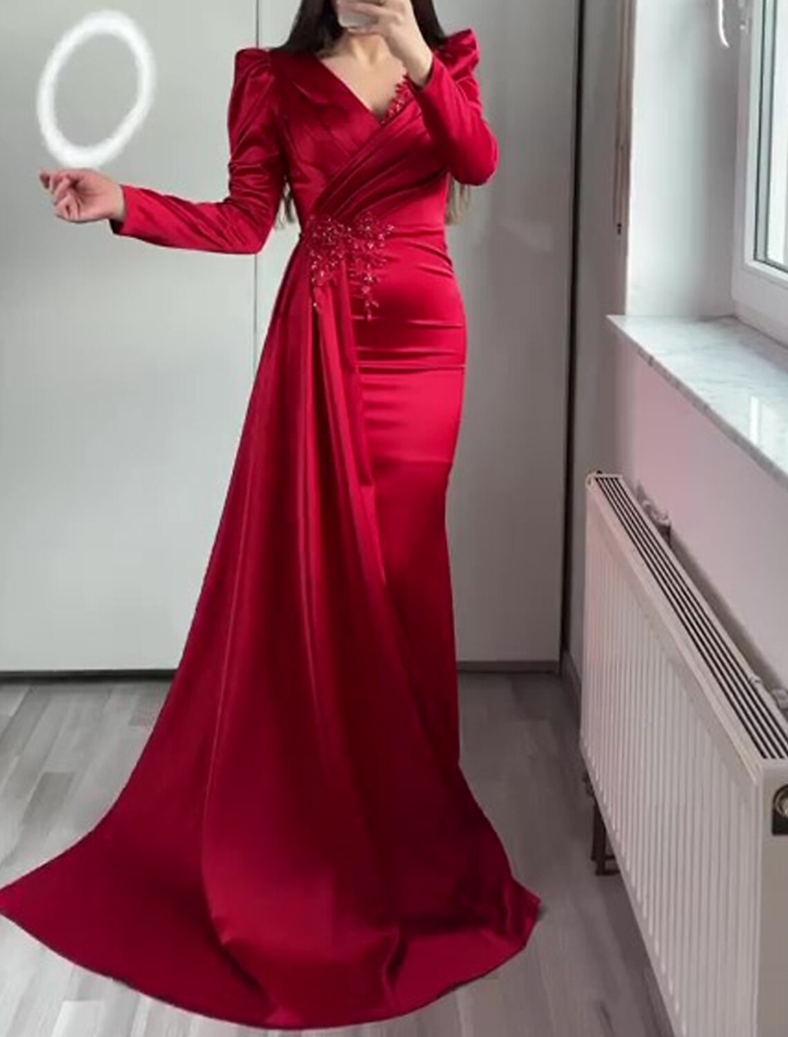 Abito da sera a sirena/tromba, elegante, formale, da ospite di nozze, lungo fino al pavimento, manica corta, scollo a V, in raso afroamericano con applicazioni arricciate