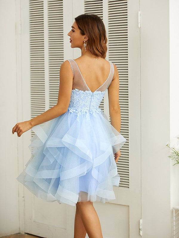 Abiti senza maniche al ginocchio con scollo a V e applicazioni in stile principessa/a