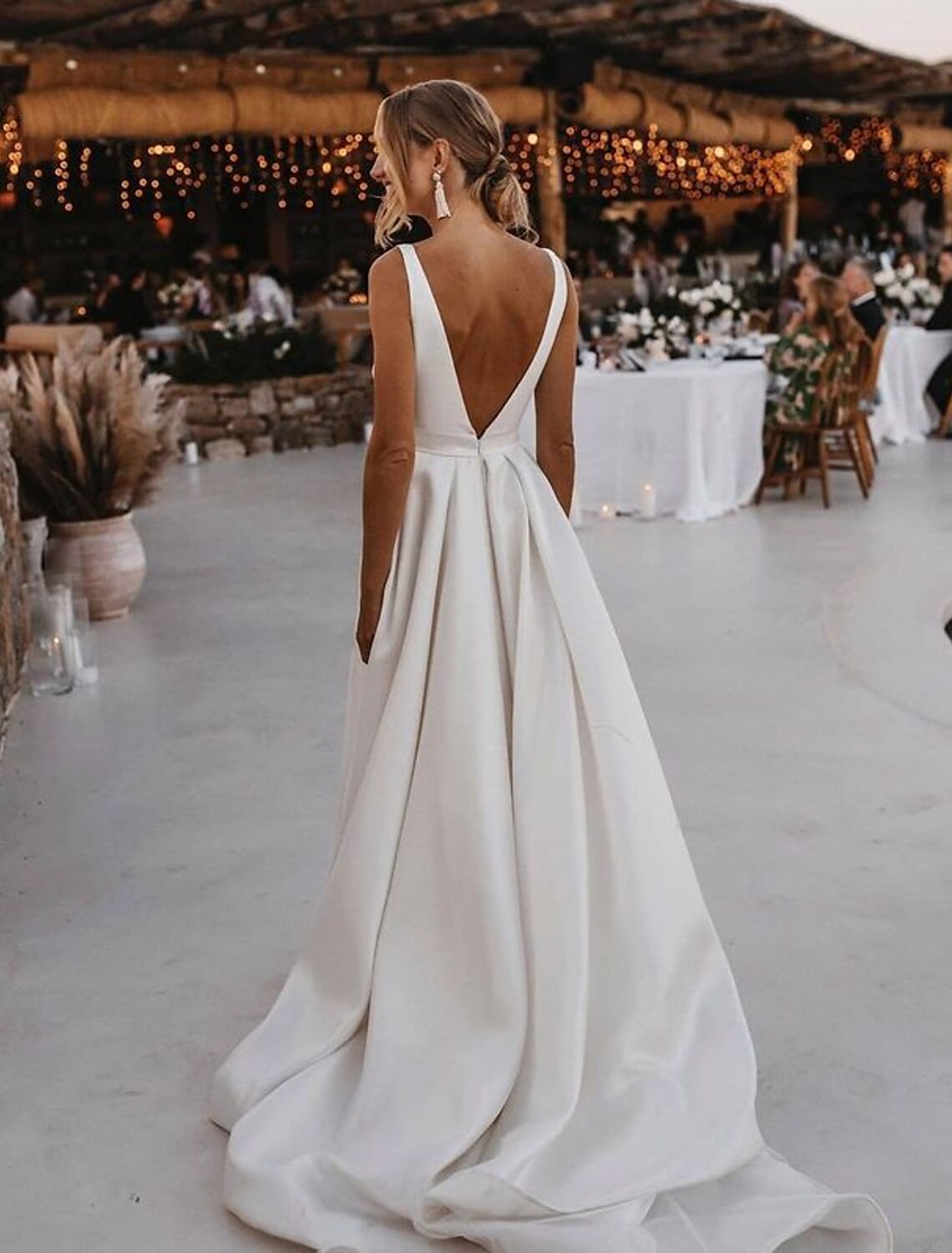 Abiti da sposa casual da spiaggia, a trapezio, con scollo a V, senza maniche, con strascico, in raso, con fasce/nastri, fascia/nastro, abbigliamento estivo da donna per feste di matrimonio
