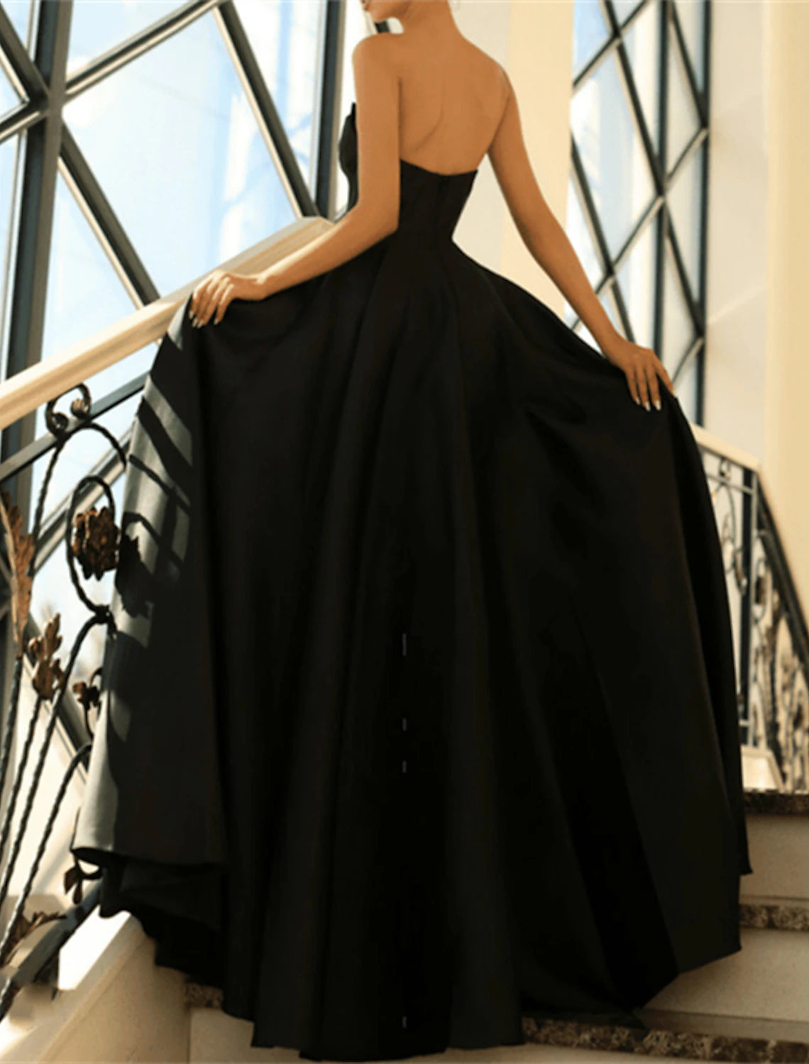 Vestido de noche elegante de corte A, negro, talla grande, formal, para mascarada, largo hasta el suelo, sin mangas, sin tirantes, de satén con abertura fruncida.