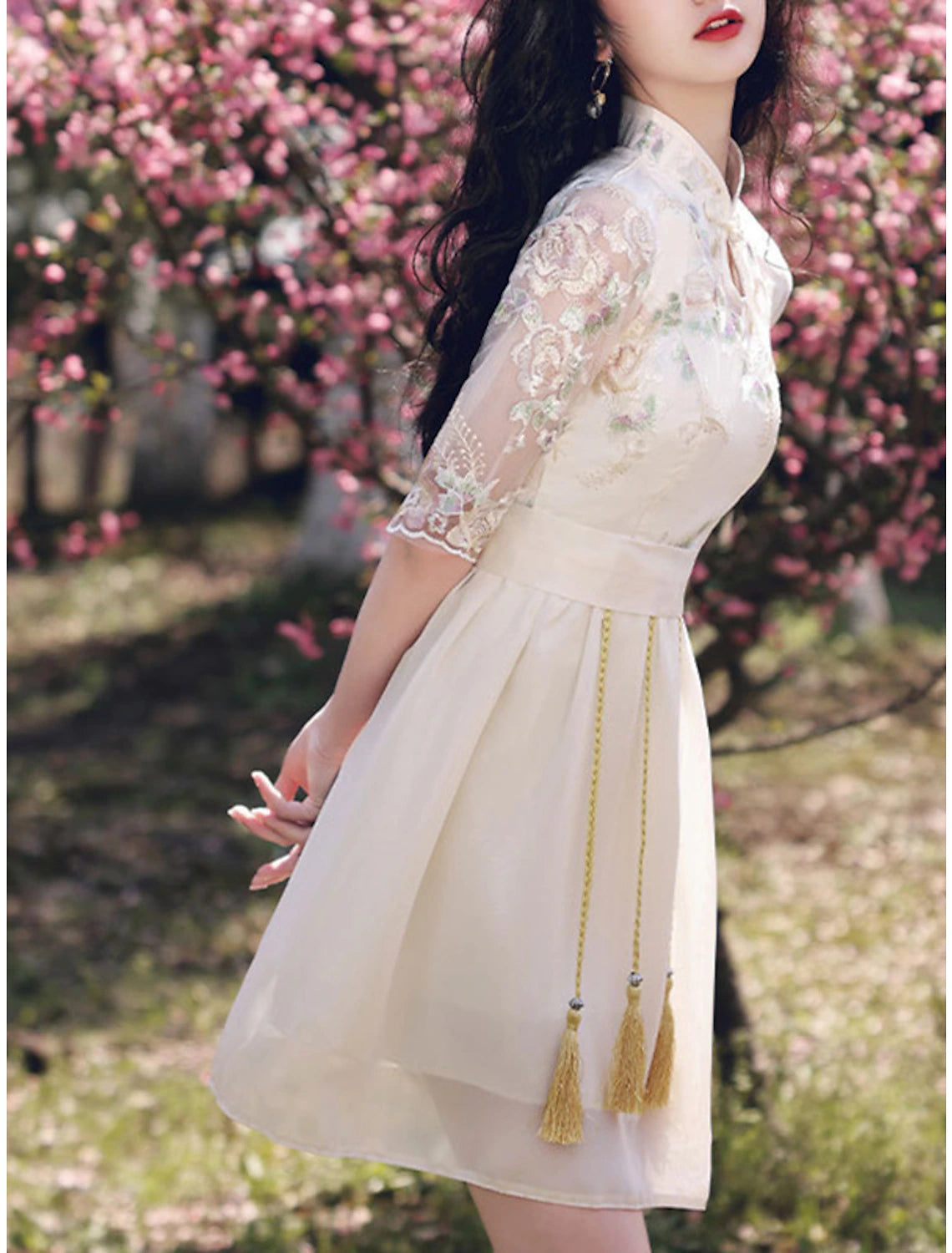 Vestido de graduación elegante estilo chino de corte A, cuello alto, media manga, corto/mini de gasa con bordado de borlas