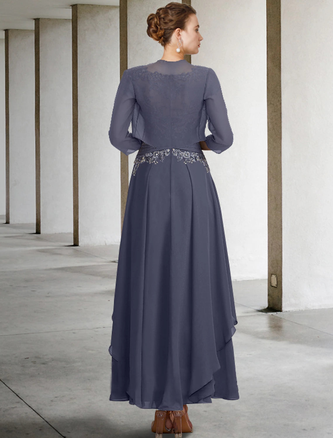 Vestido de dos piezas de corte A para madre de la novia, de talla grande, con curvas, elegante, para invitada de boda, cuello joya, largo hasta los tobillos, de gasa, encaje, manga corta, chal de otoño incluido con apliques fruncidos