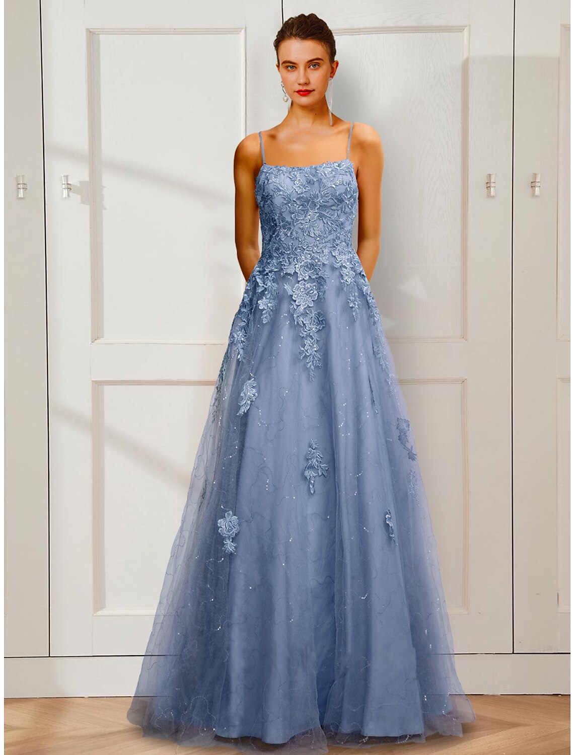 Dusty Blue A-Line Tulle Bridesmaid Dress with Lace Appliques
