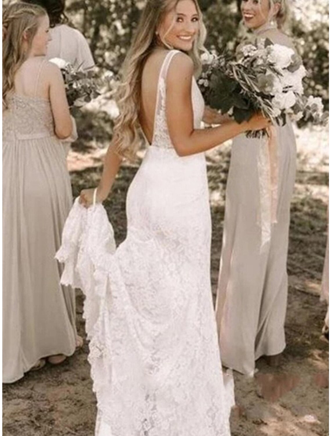 Abiti da sposa formali da ricevimento, a sirena/tromba, con scollo a V, senza maniche, strascico corto, in pizzo, con ricami