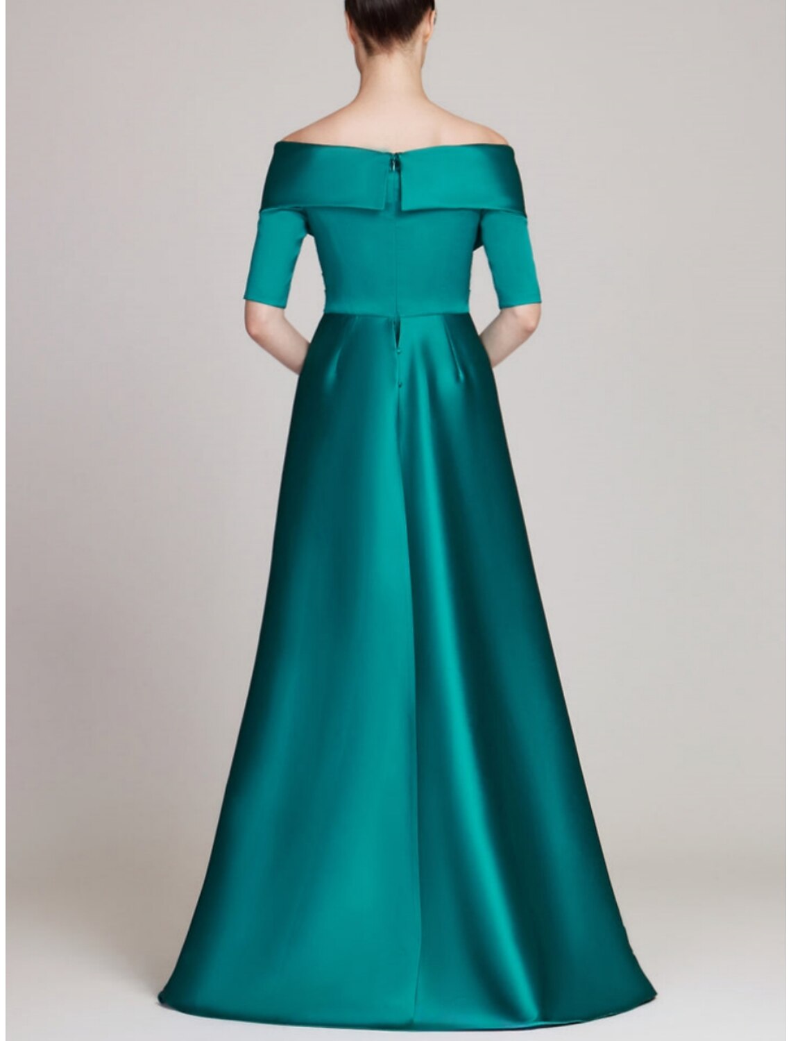 Vestido de noche elegante con corte en forma de columna, corte formal, cola larga, media manga, hombros descubiertos, satén con fruncido, 2025