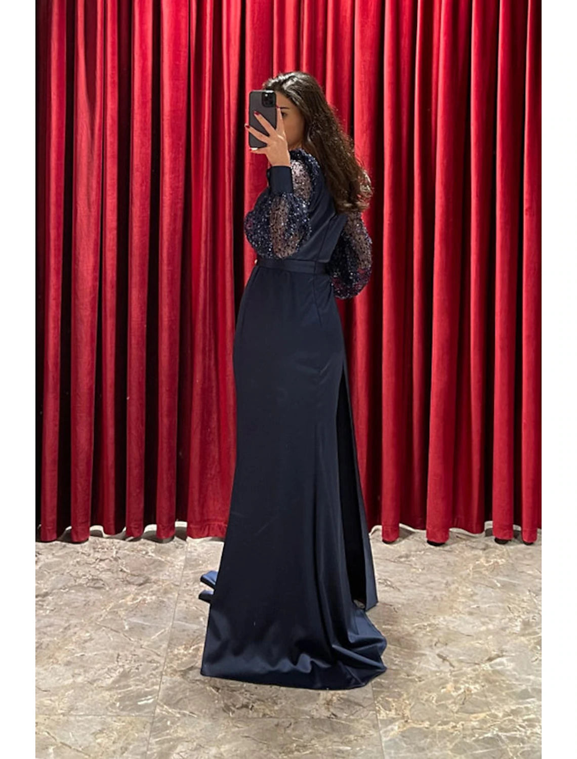 Abito da sera a trapezio, scintillante e brillante, formale, autunnale, con strascico a ruota, manica lunga, scollo a V, paillettes e pieghe glitterate