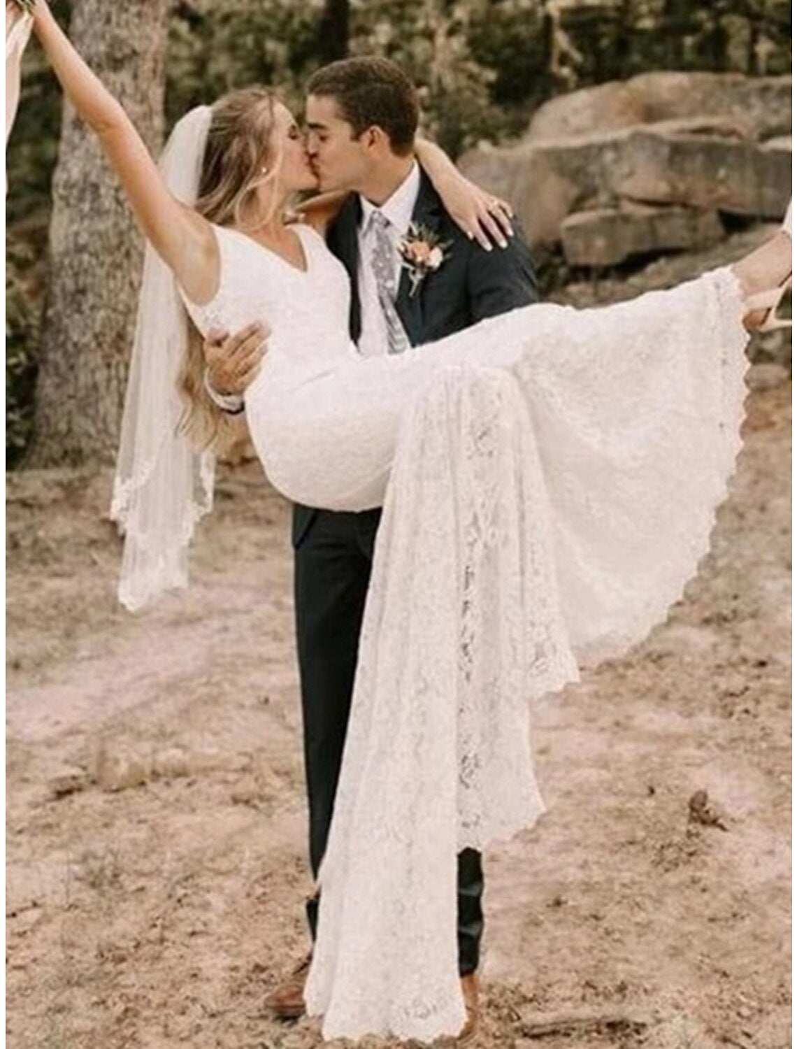 Abiti da sposa formali da ricevimento, a sirena/tromba, con scollo a V, senza maniche, strascico corto, in pizzo, con ricami