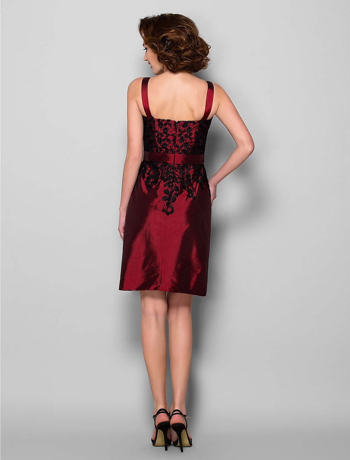 Vestido de madre de la novia con corte tubo/columna, chal incluido, escote redondo, largo hasta la rodilla, tafetán, manga 3/4 con faja/cinta de encaje