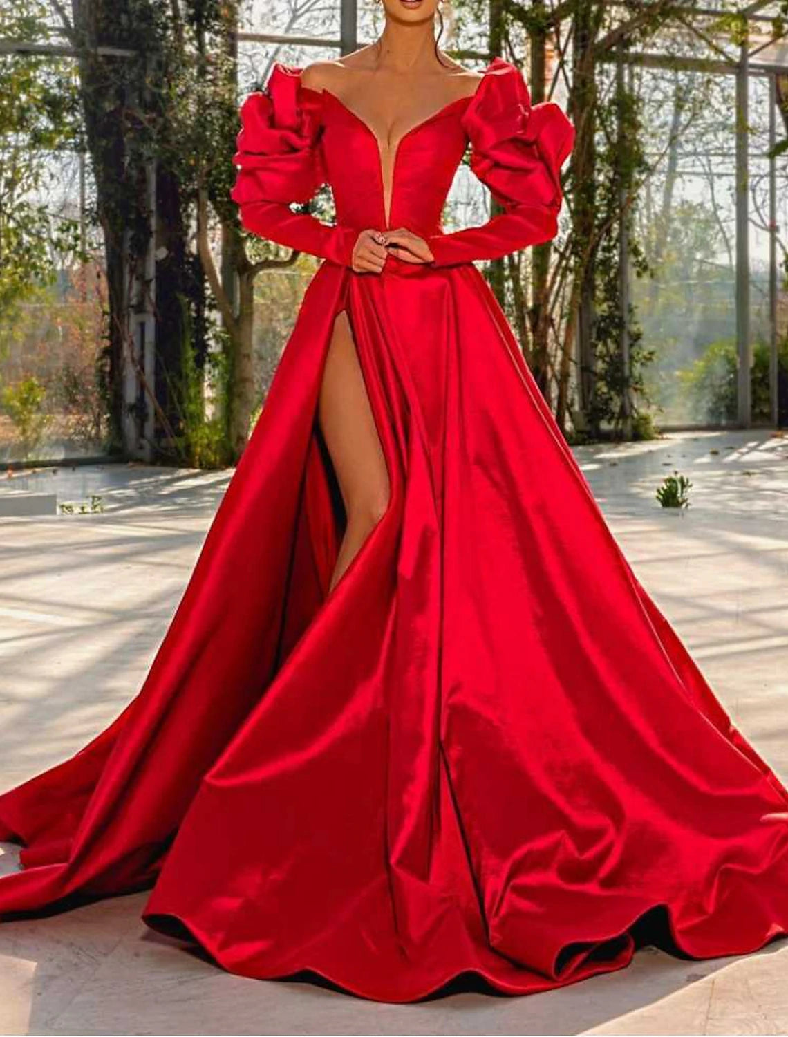 Vestido de noche de corte A, rojo y verde, para baile de máscaras, baile de graduación, cola de corte, manga larga, cuello en V, satén con abertura