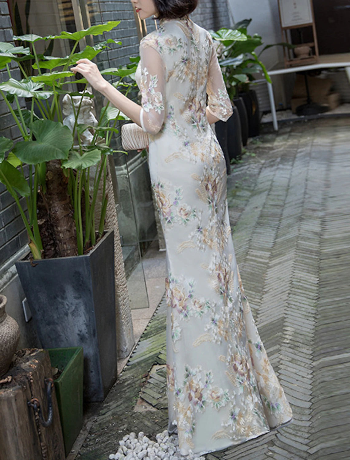 Vestido de noche formal estilo cheongsam chino estilo vintage con cuello alto, media manga y largo hasta el suelo de satén con bordados.