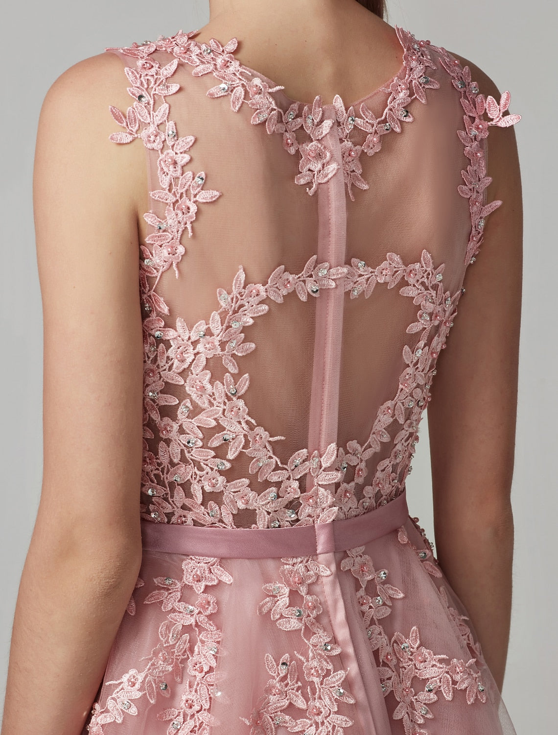 Abito grazioso a trapezio, per cocktail party, ballo di fine anno, lunghezza al ginocchio, senza maniche, scollo a V, in tulle su pizzo con applicazioni di perline