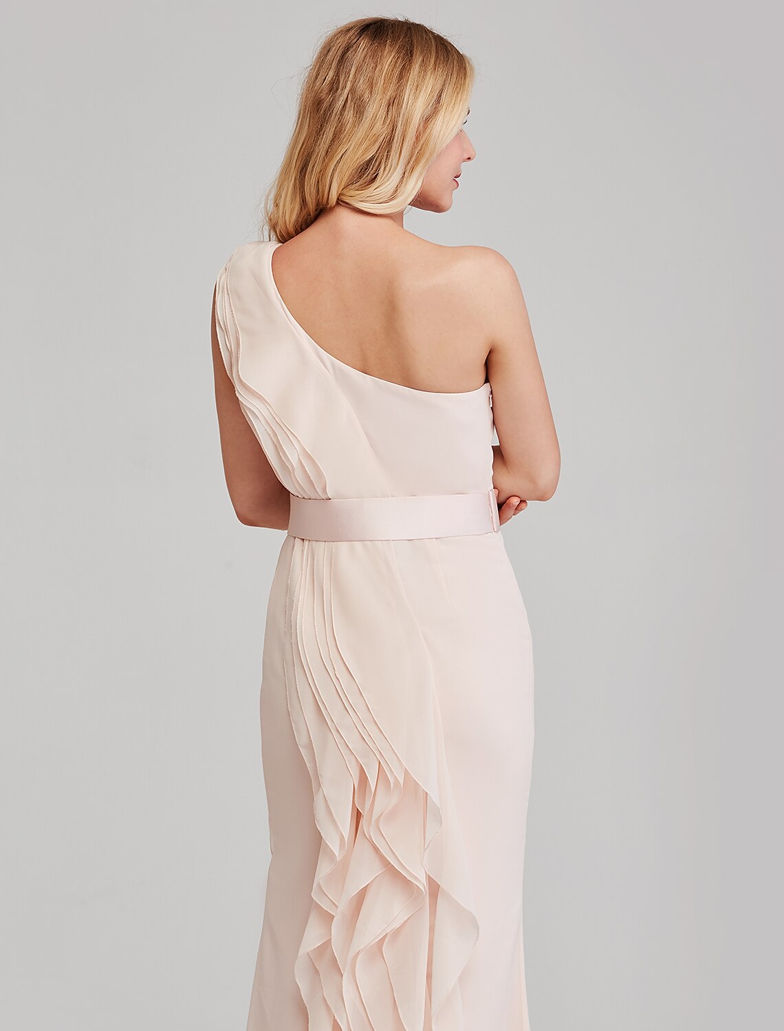 Vestido de dama de honor con corte tubo/columna, un hombro, sin mangas, elegante, largo de gasa con volantes en cascada