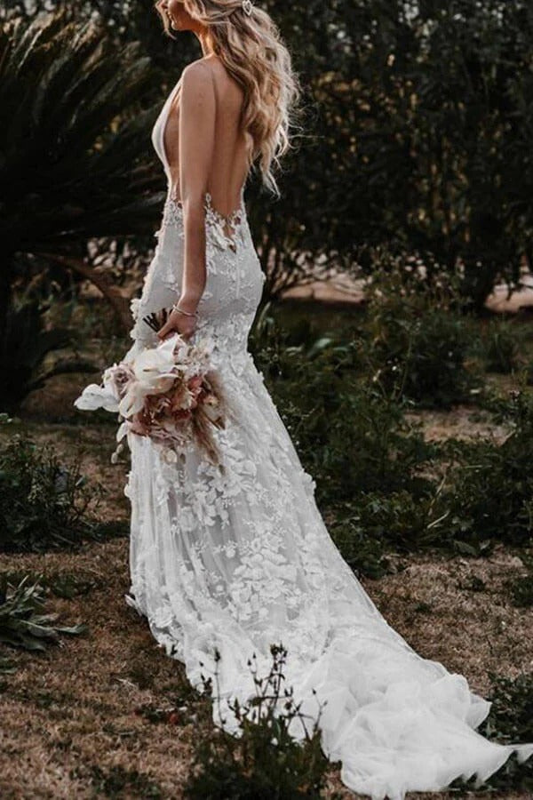 Vestidos de novia con escote en V, sin mangas, con apliques y cola de capilla de tul y tubo/columna