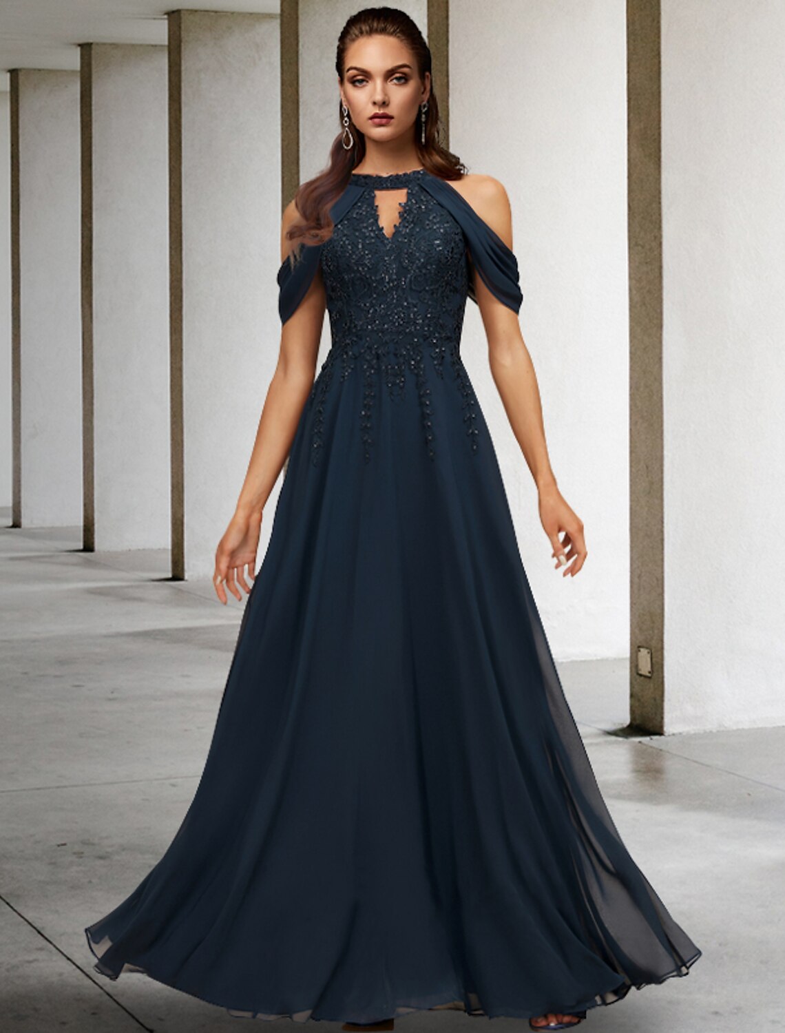 Abito da cerimonia per la madre della sposa, a trapezio, elegante, con scollo all'americana, lunghezza al pavimento, in pizzo, tulle, paillettes, senza maniche, con applicazioni di paillettes, taglie forti, autunno