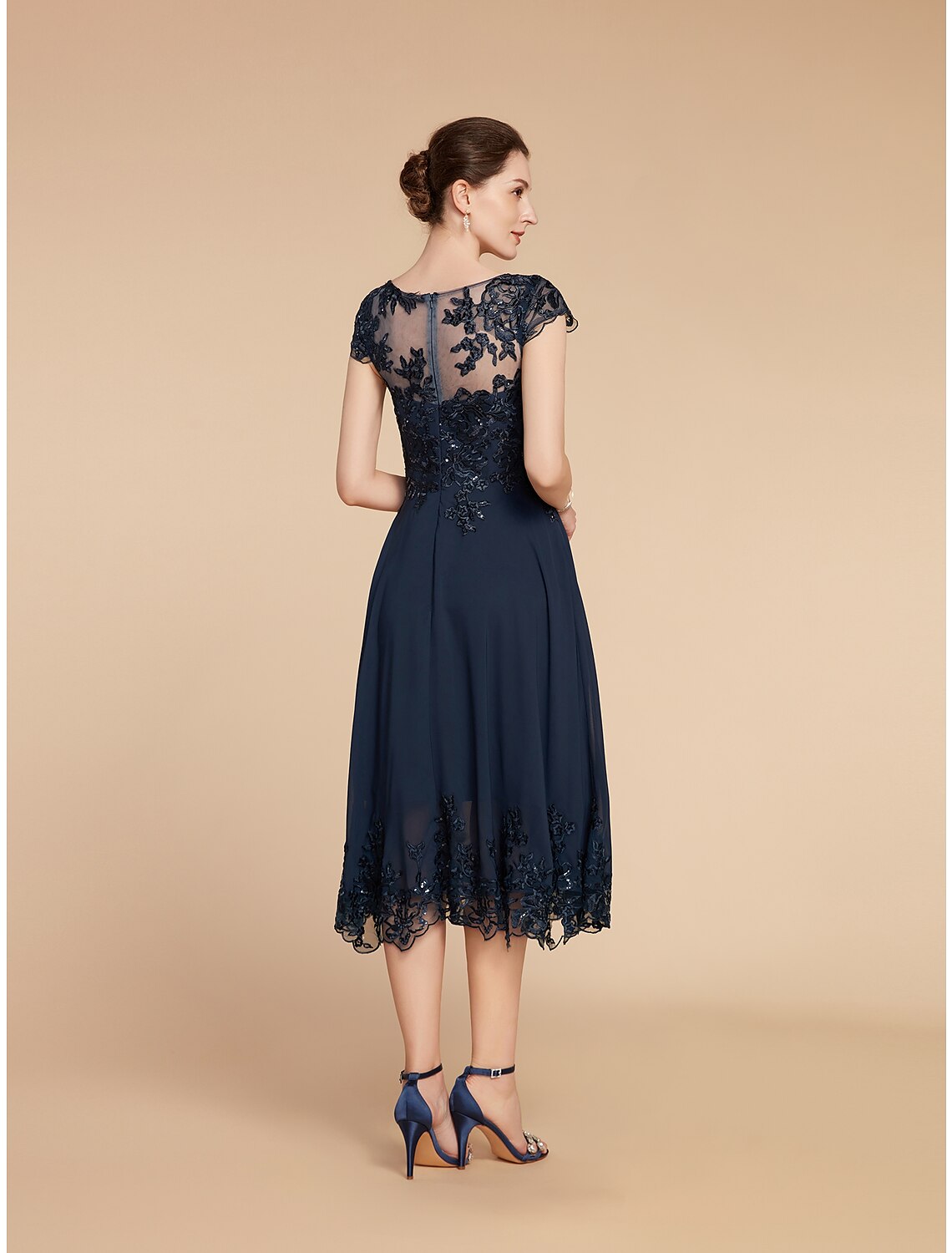 Abito da cerimonia per la madre della sposa, a trapezio, elegante, stile vintage, con scollo a barchetta, lunghezza tè, in pizzo, maniche a 3/4 con applicazioni di paillettes