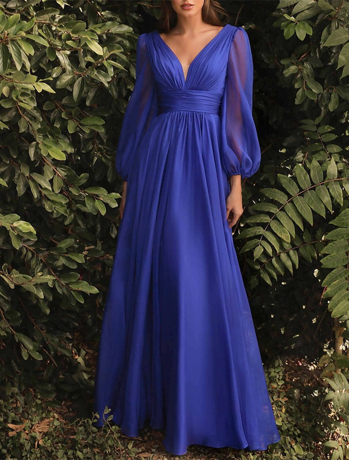 Abito da damigella d'onore a trapezio, scollo a V, maniche lunghe, blu, lunghezza pavimento, in chiffon con arricciature / tinta unita
