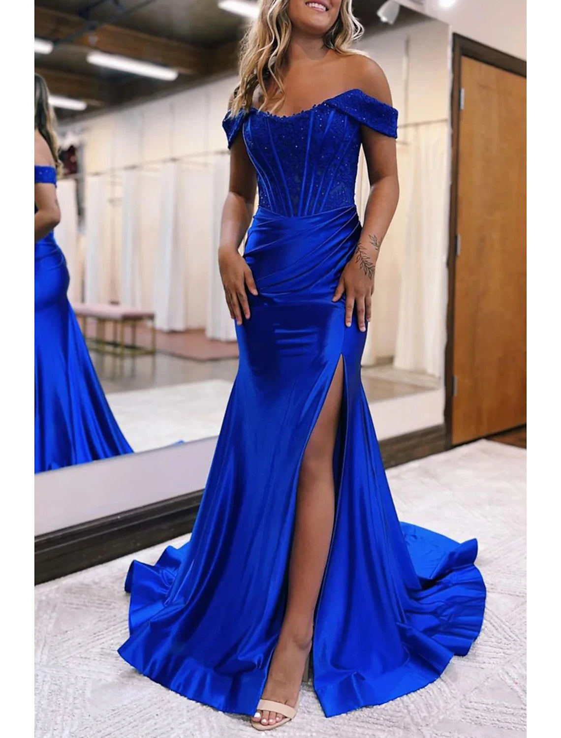 Vestido de noche estilo imperio, corte sirena/trompeta, para invitados de boda, formal, cola corte, sin mangas, hombros descubiertos, seda sintética con apliques de abertura.