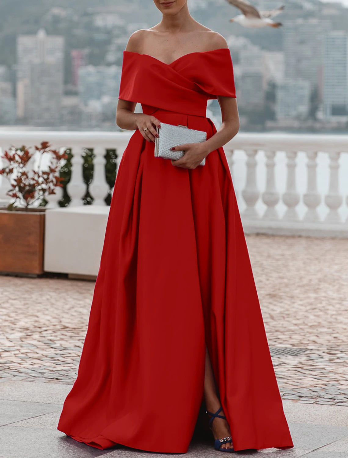 Vestido de noche de corte A, vestido de fiesta, estilo celebridad, vestido formal de boda, cola de corte, sin mangas, hombros descubiertos, vestido de dama de honor de satén con abertura fruncida