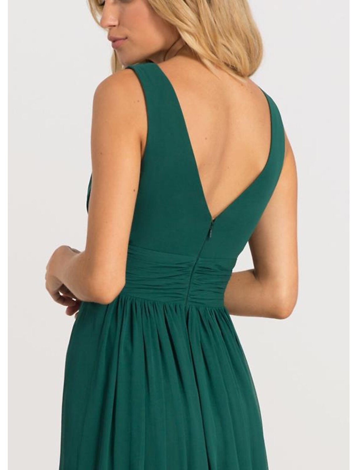 Abito da sera elegante a trapezio, scollo a V, schiena a V, senza maniche, lunghezza al pavimento, in chiffon con pieghe e spacco frontale