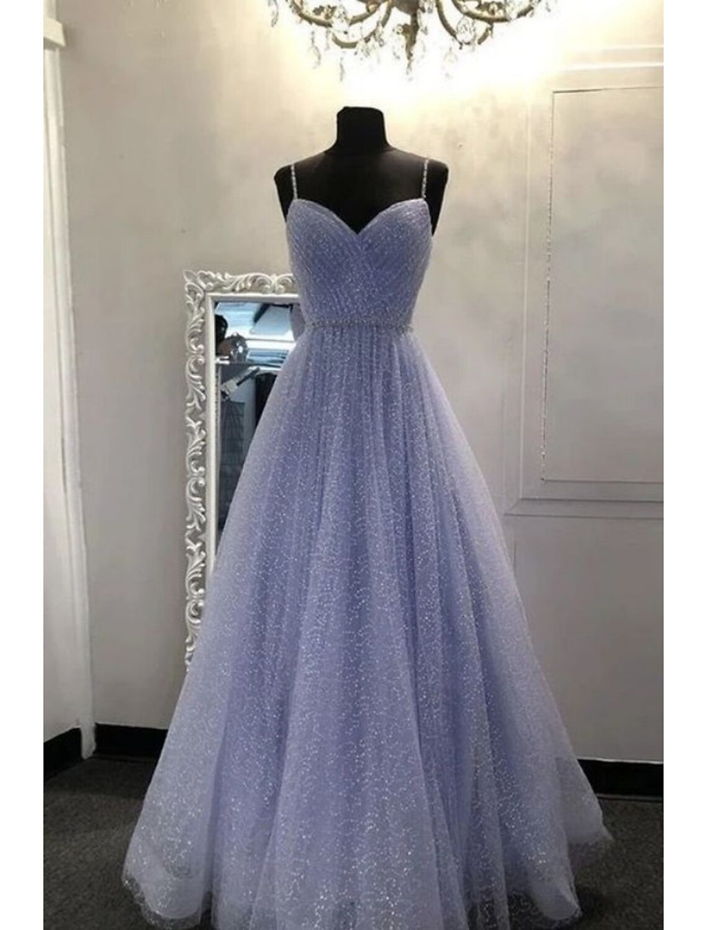 Vestidos de fiesta de corte A, brillantes y con brillo, para cumpleaños, hasta el suelo, sin mangas, con tirantes finos, de tul y cristales brillantes.
