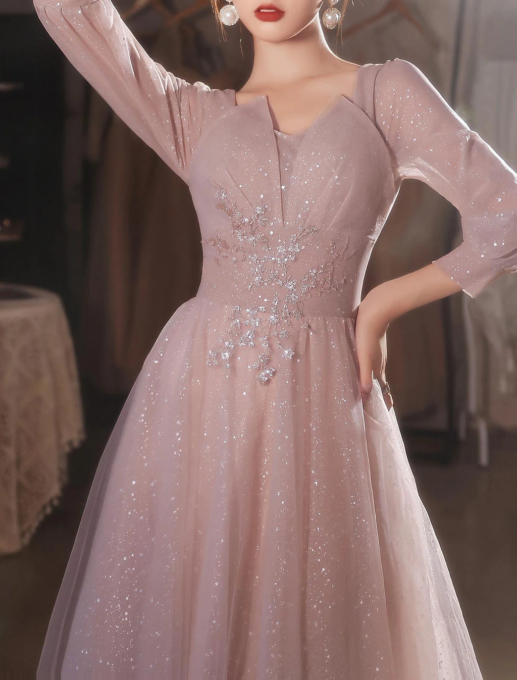 Vestido de noche formal elegante de fiesta con escote en V, espalda en V, mangas 3/4, largo hasta el suelo, encaje con apliques 2025