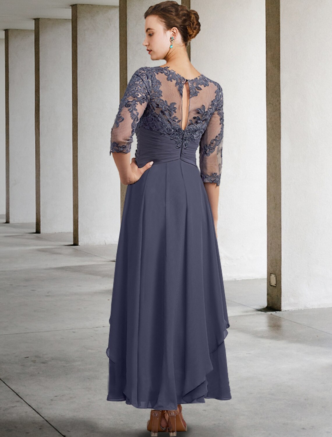 Abito da madre della sposa a trapezio, elegante, con scollo gioiello, lunghezza alla caviglia, in chiffon, pizzo, mezza manica, con applicazioni di balze arricciate